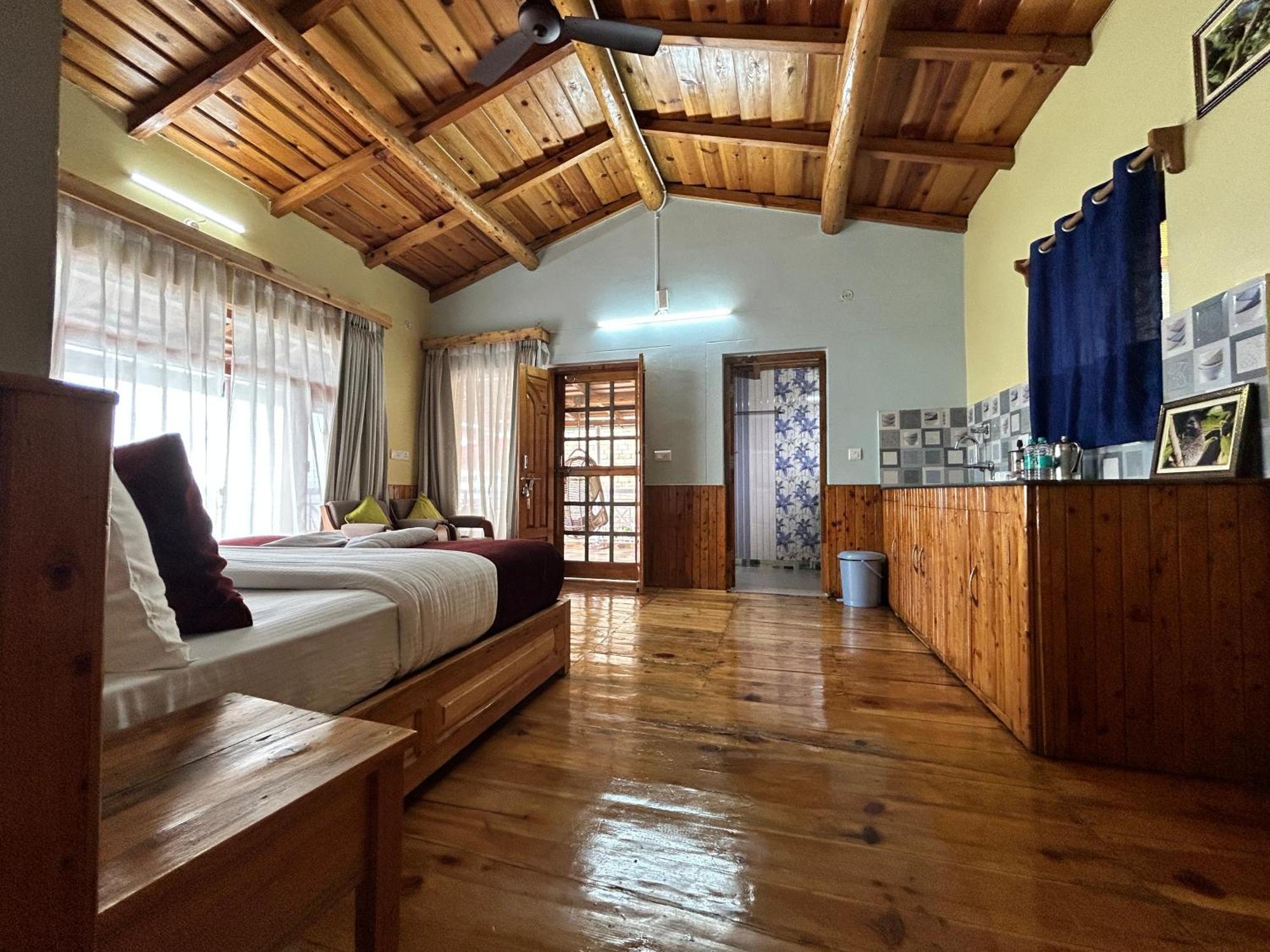 Kasar Himalaya Holiday Resort, Binsar Rd Алмора Экстерьер фото