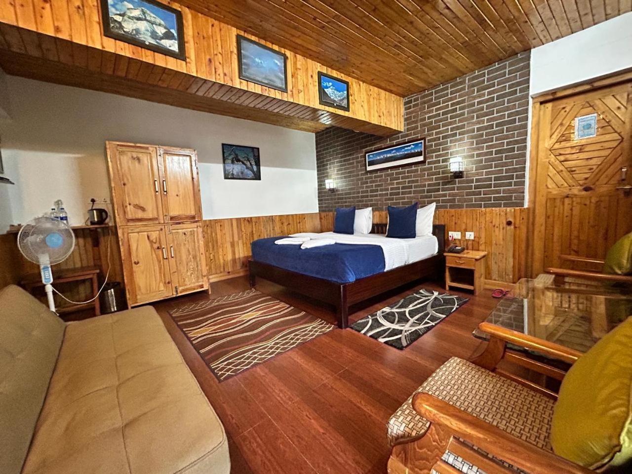 Kasar Himalaya Holiday Resort, Binsar Rd Алмора Экстерьер фото