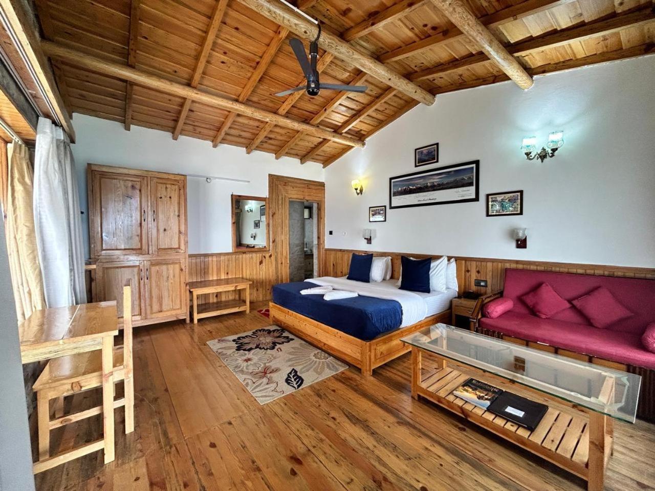 Kasar Himalaya Holiday Resort, Binsar Rd Алмора Экстерьер фото