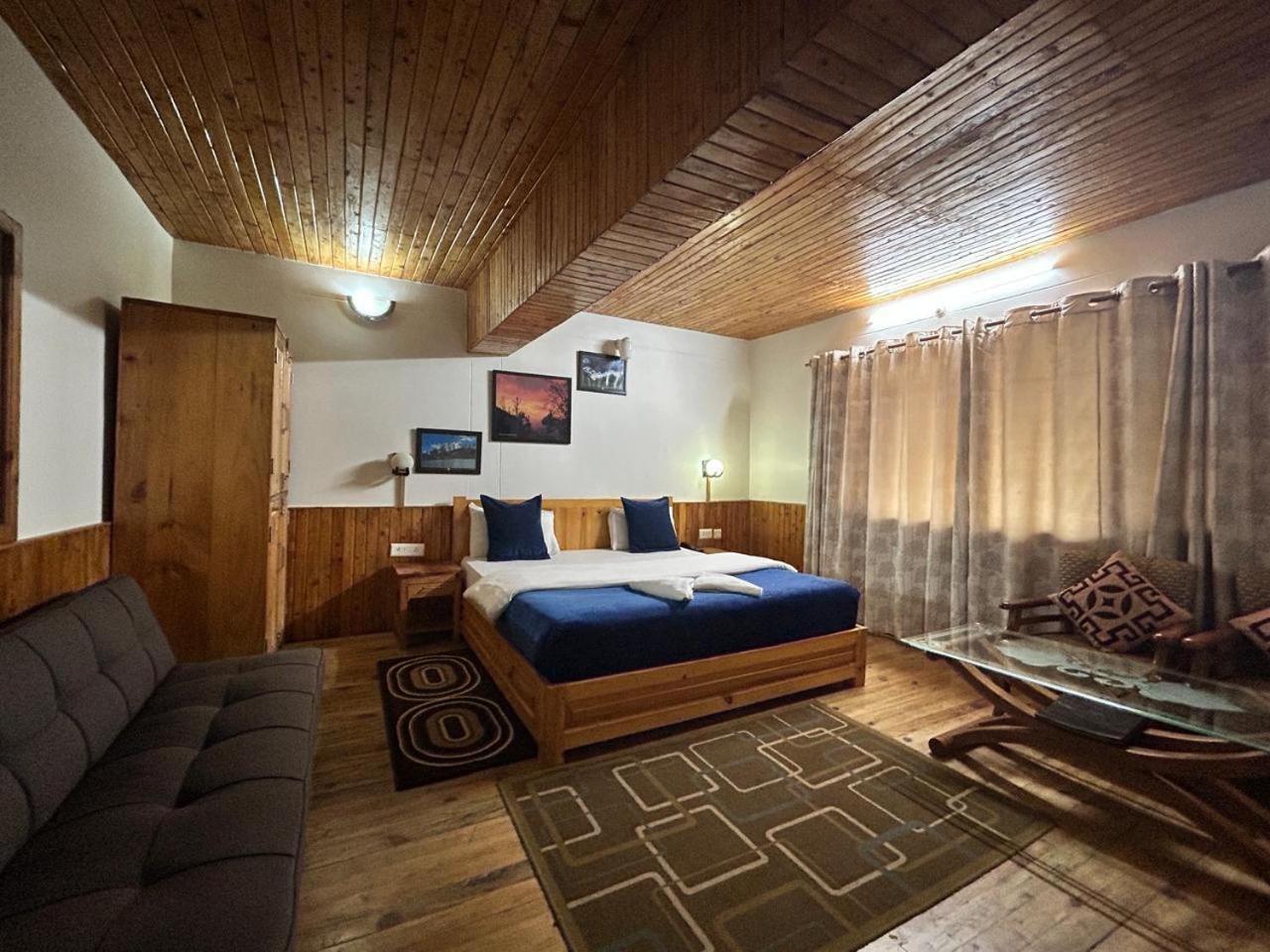 Kasar Himalaya Holiday Resort, Binsar Rd Алмора Экстерьер фото