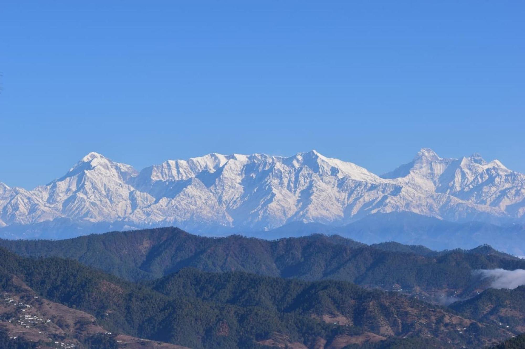 Kasar Himalaya Holiday Resort, Binsar Rd Алмора Экстерьер фото