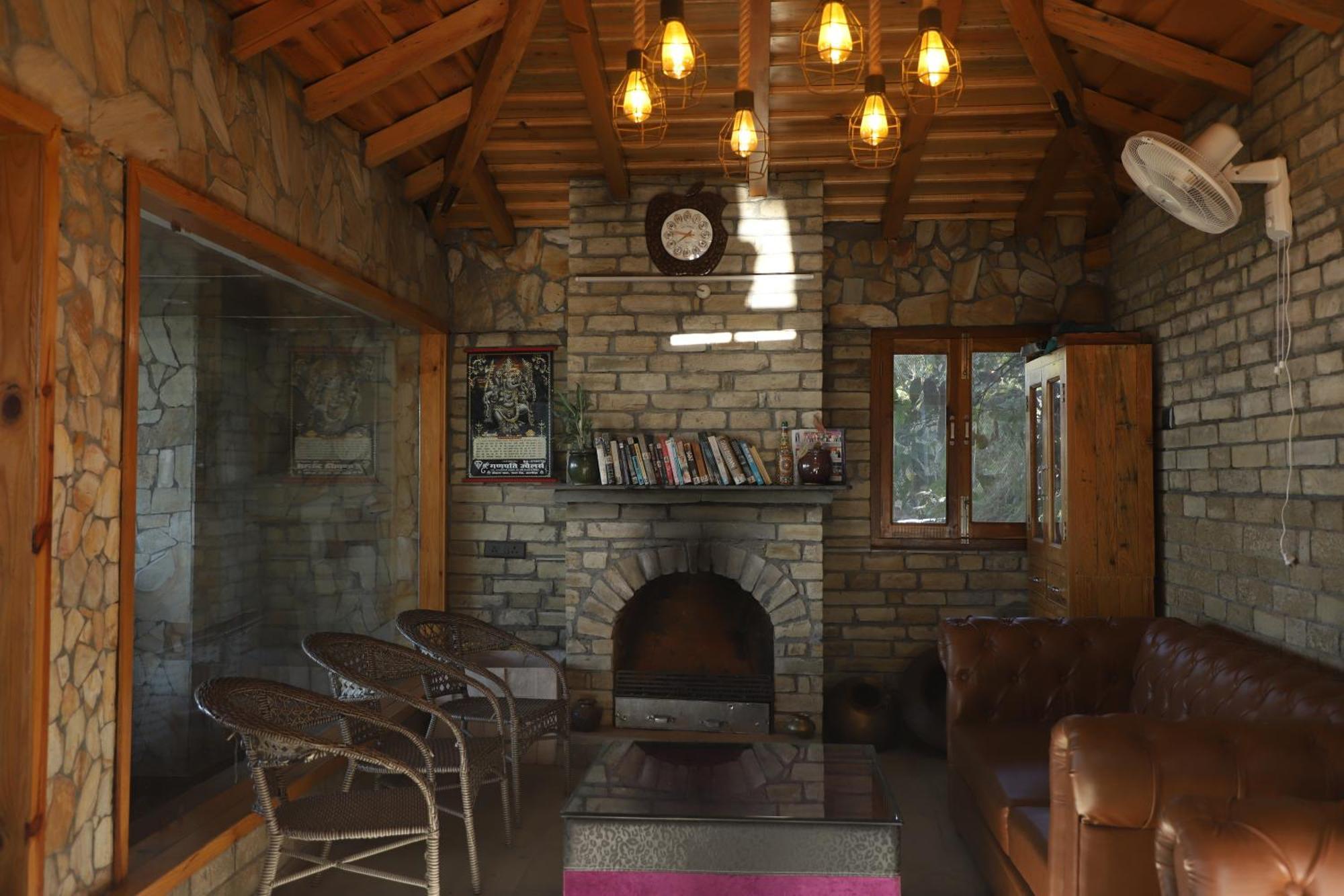Kasar Himalaya Holiday Resort, Binsar Rd Алмора Экстерьер фото
