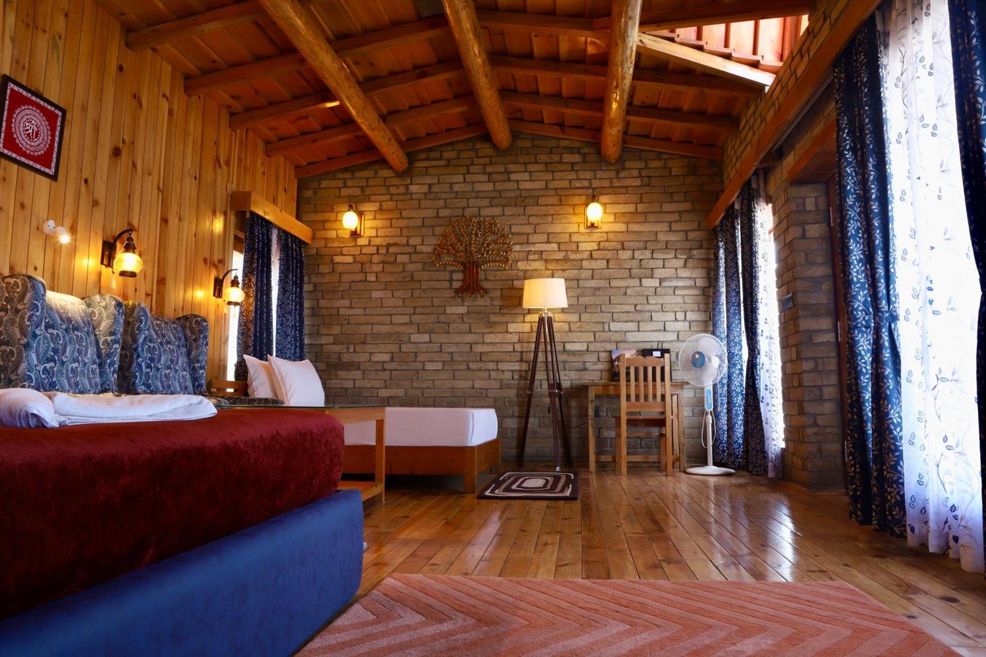Kasar Himalaya Holiday Resort, Binsar Rd Алмора Экстерьер фото