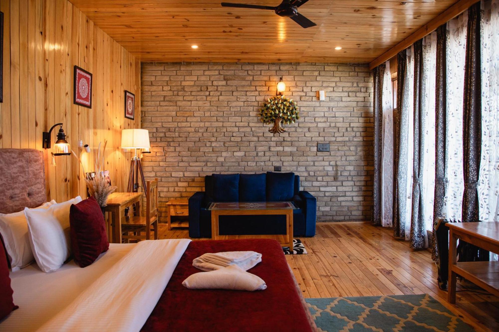 Kasar Himalaya Holiday Resort, Binsar Rd Алмора Экстерьер фото