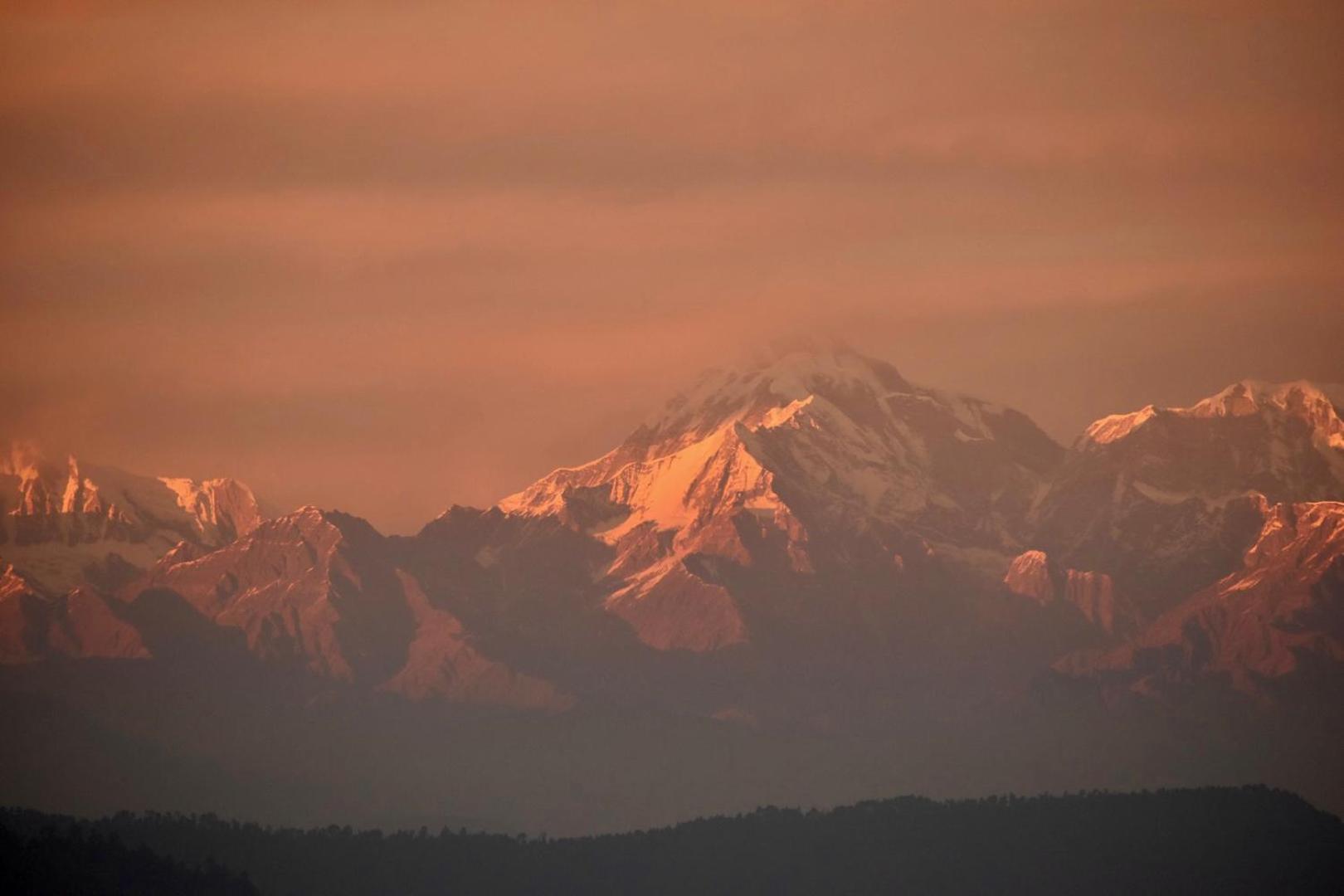 Kasar Himalaya Holiday Resort, Binsar Rd Алмора Экстерьер фото