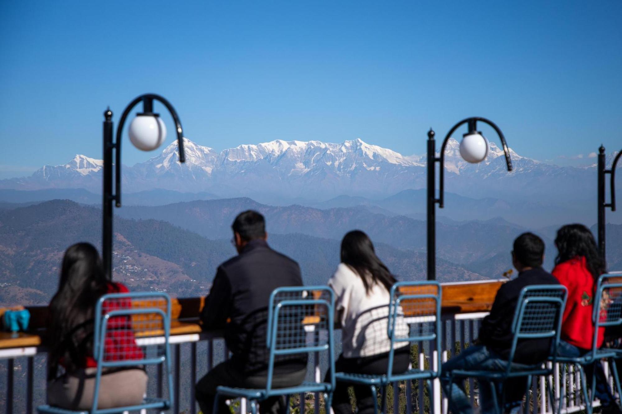 Kasar Himalaya Holiday Resort, Binsar Rd Алмора Экстерьер фото