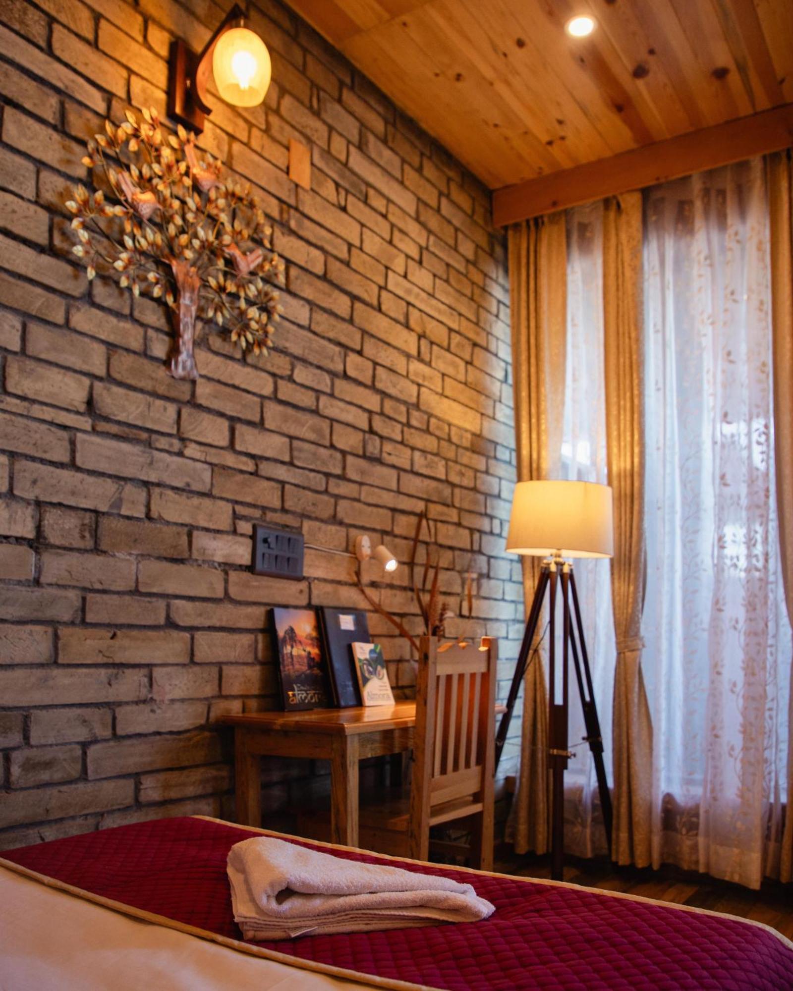 Kasar Himalaya Holiday Resort, Binsar Rd Алмора Экстерьер фото